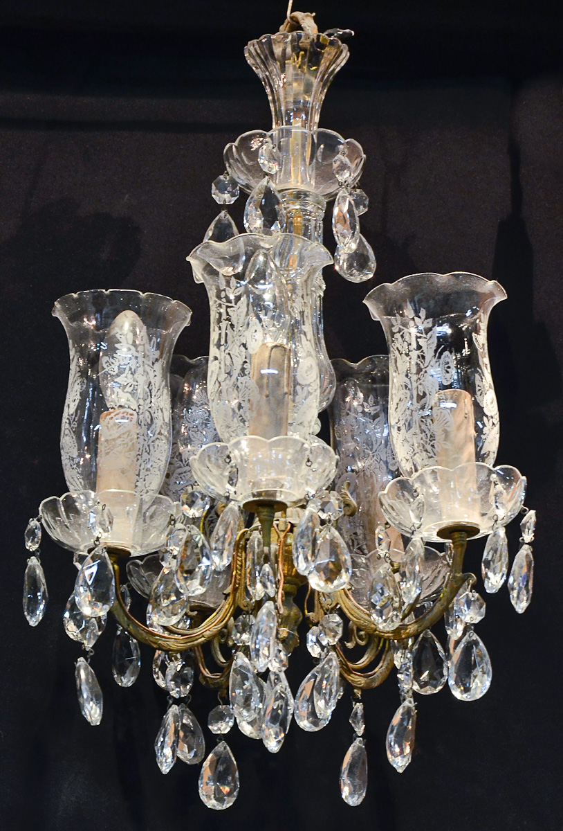 Pequeno lustre de cristal para 5 luzes, mangas com flores foscas...