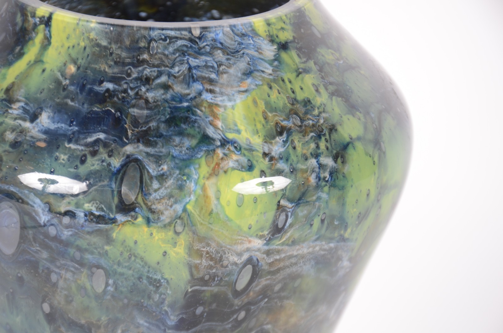 Vaso decorativo de vidro mesclado. - foto 2 de 5
