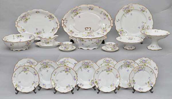 Belíssimo e antigo aparelho de jantar de porcelana francesa, GRANDE...
