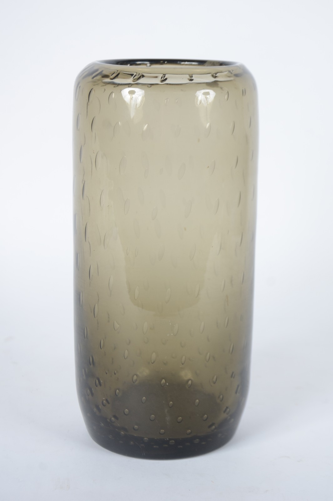 Vaso decorativo de vidro fumé cilíndrico. - foto 1 de 4