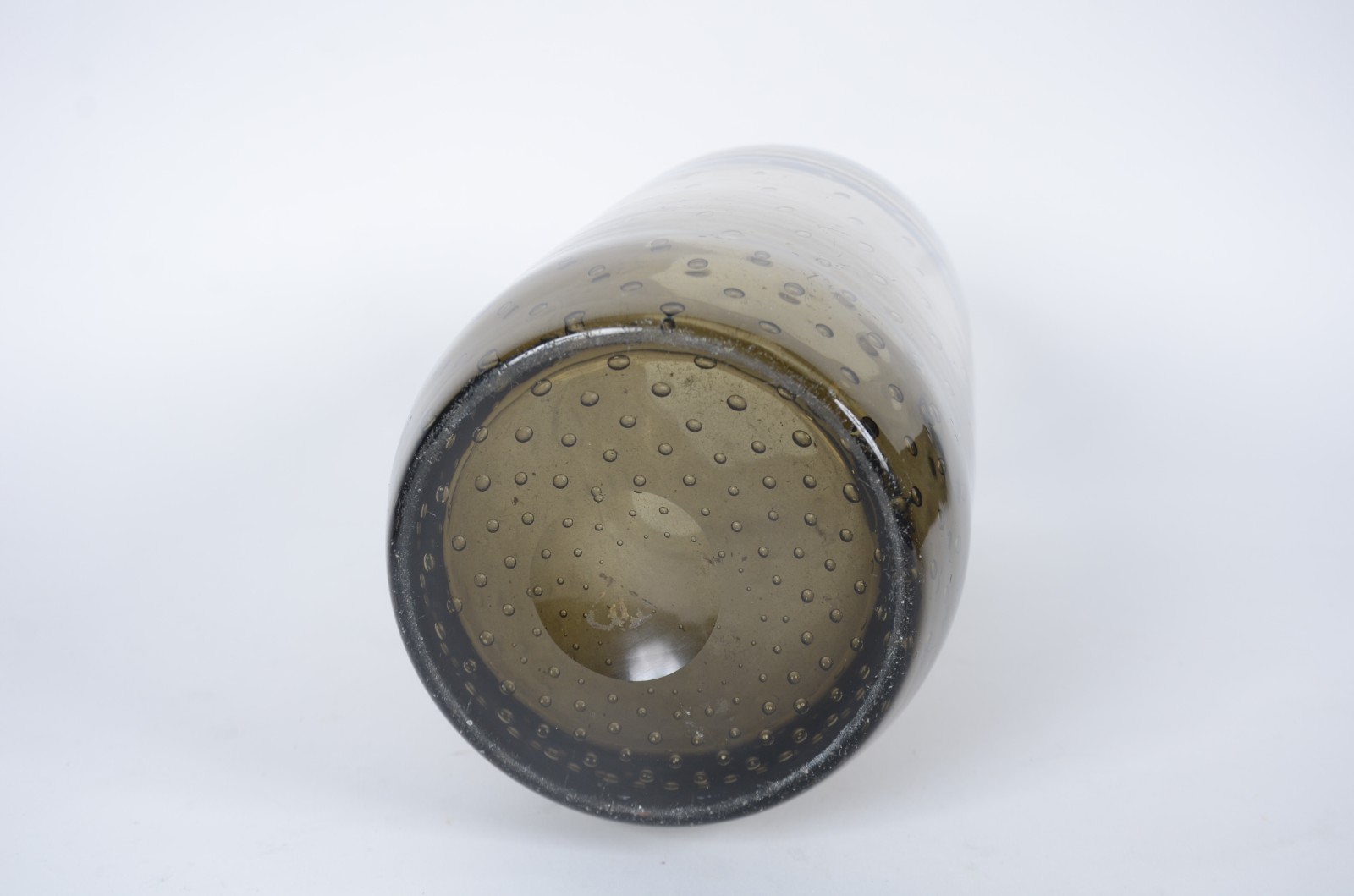 Vaso decorativo de vidro fumé cilíndrico. - foto 4 de 4