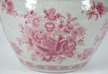Cachepot de porcelana craquelê com flores e gre... - Cachepot de porcelana craquelê com flores e gregas em tons de rosa.