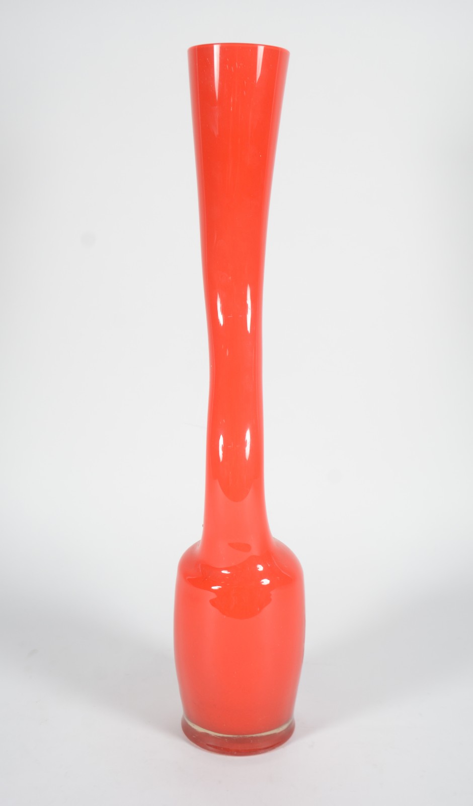 Vaso de vidro decorativo na cor laranja. - foto 2 de 5