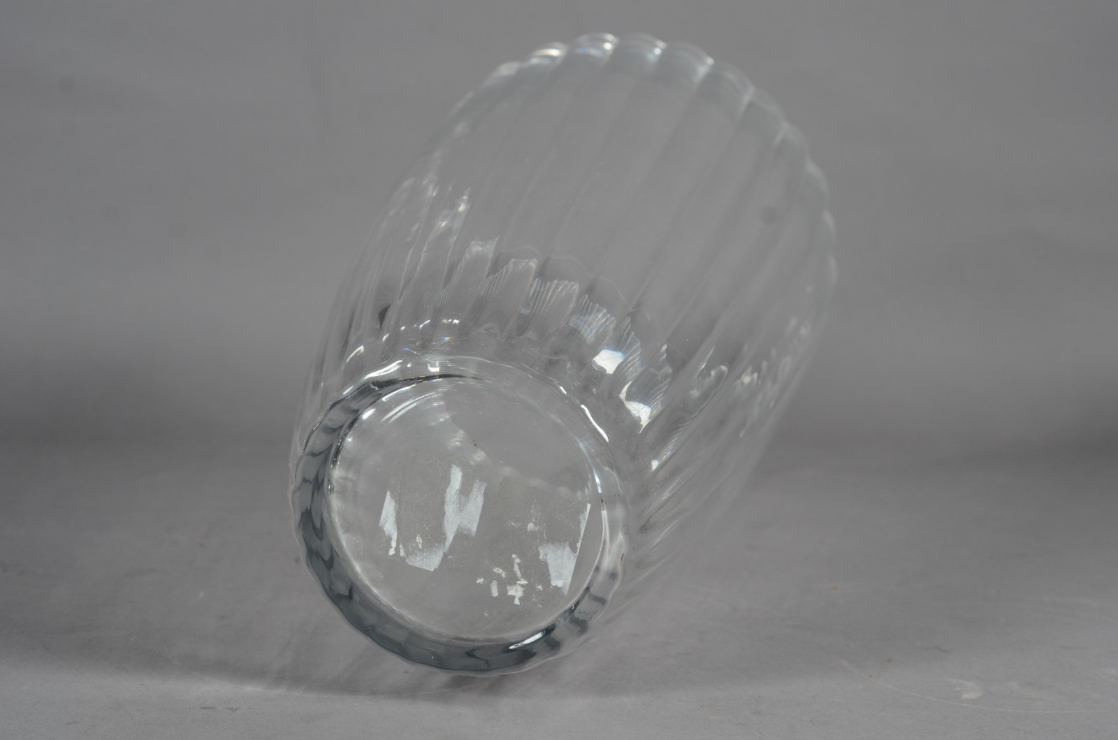 Vaso de vidro decorativo frisado. - foto 4 de 4