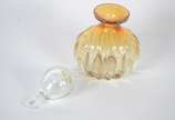 Licoreira de vidro decorativo na cor âmbar com ... - Licoreira de vidro decorativo na cor âmbar com gomos.