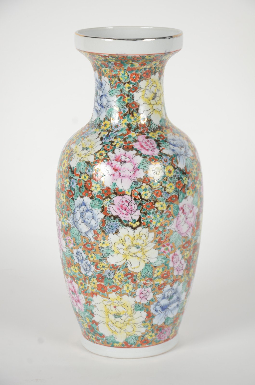 Vaso de porcelana oriental com flores em policromia. - foto 1 de 7