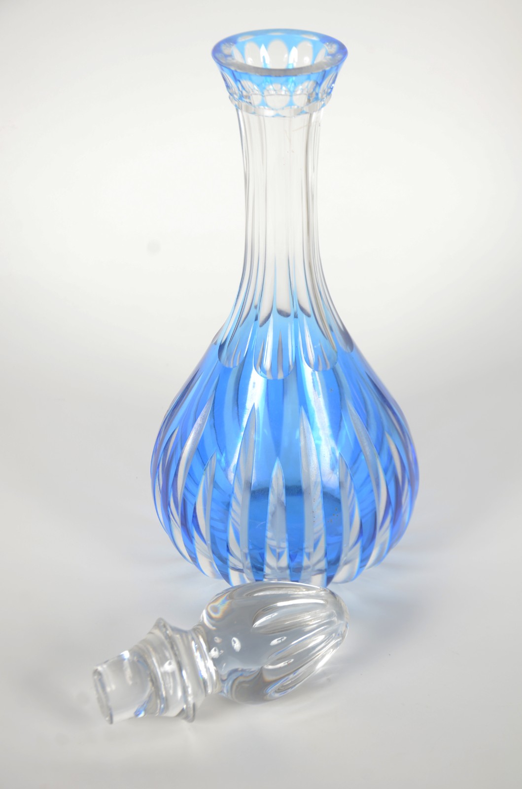 Garrafa de cristal doublé azul lapidado. - foto 5 de 7