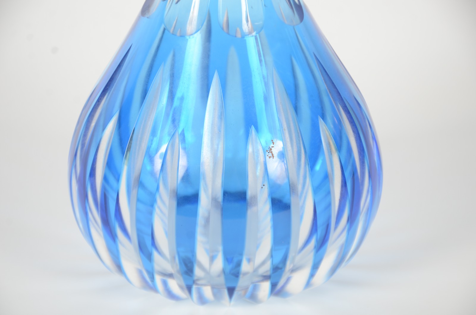 Garrafa de cristal doublé azul lapidado. - foto 6 de 7