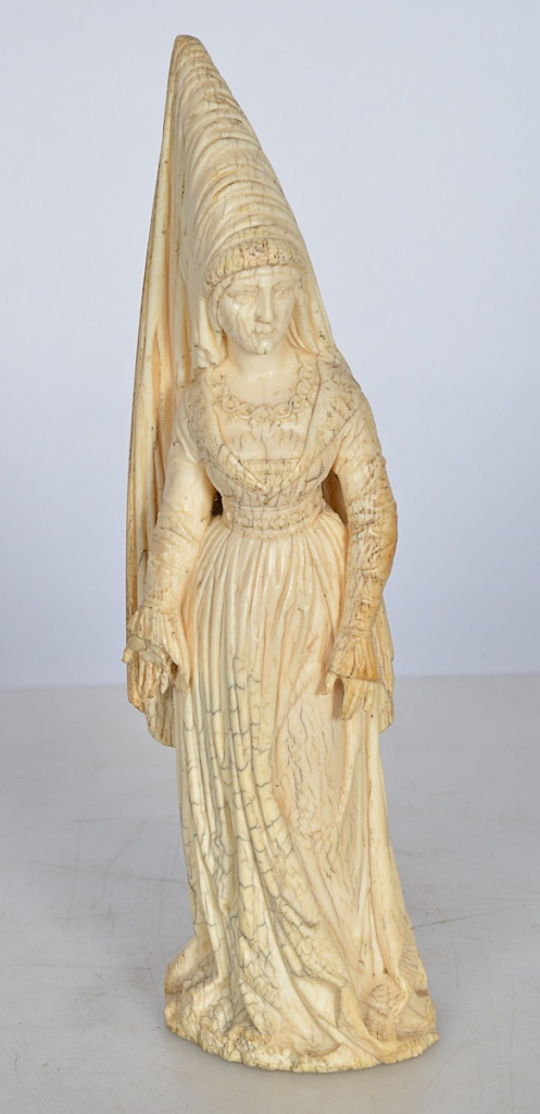 Estatueta de marfim europeu repres. Dama Medieval, alt.27 cm.