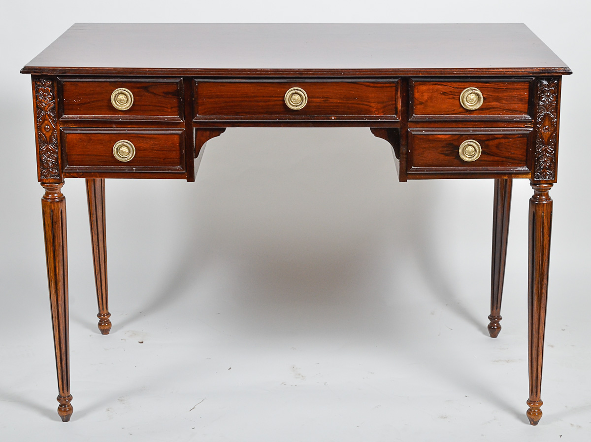 Mesa de escritório de jacarandá com 5 gavetas, med. 60 x 1,07 alt. 77...