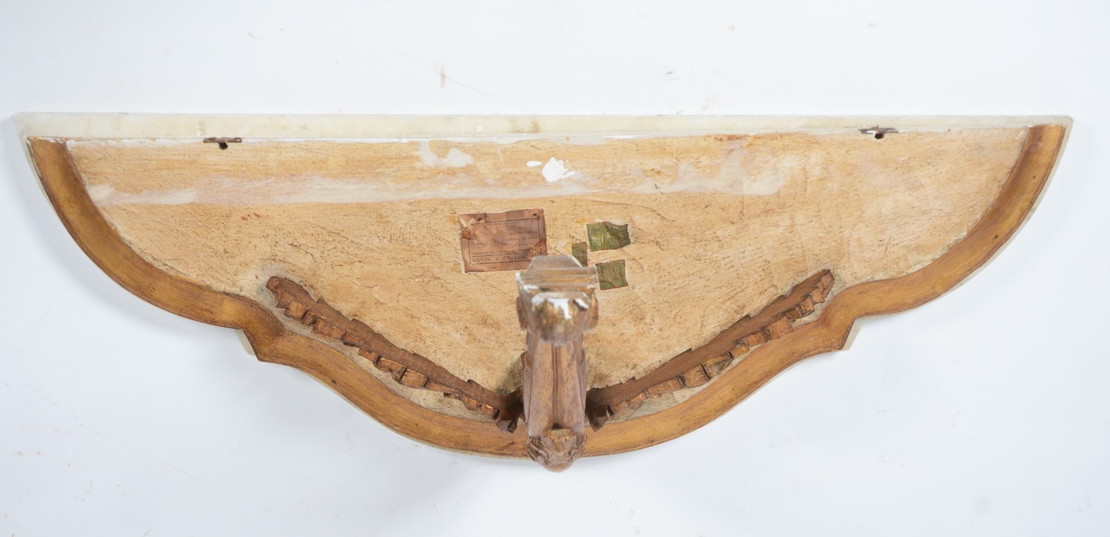Console de parede de madeira entalhada e dourada, tampo de mármore. - foto 4 de 5