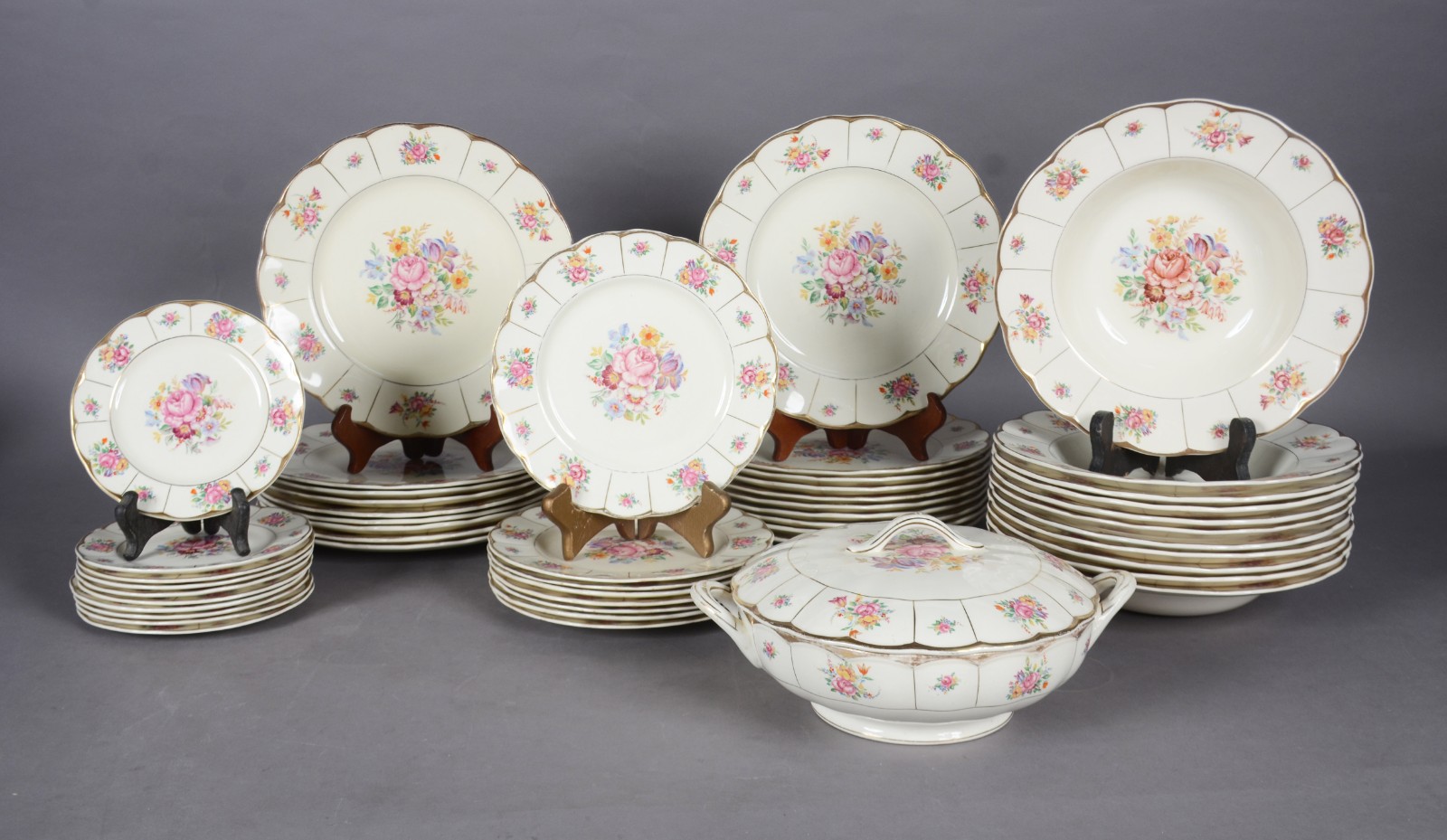 Aparelho de jantar de faiança inglesa, Grindley, Creampetal, com... - foto 1 de 9