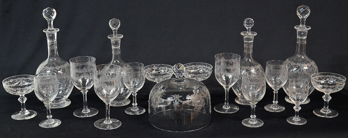 Serviço de cristal SAINT LOUIS comp.de 4 garrafas (2 maiores e 2...