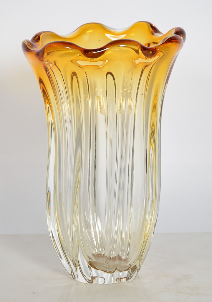 Vaso de murano na cor âmbar, alt. 33 cm.