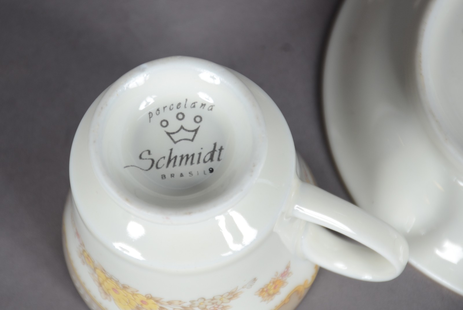 Conjunto com 11 xícaras de café com pires de porcelana Schmidt... - foto 7 de 9