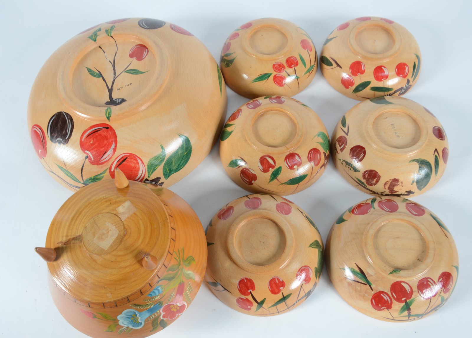 Conjunto de saladeira de madeira com 6 bowls e farinheira com... - foto 4 de 9