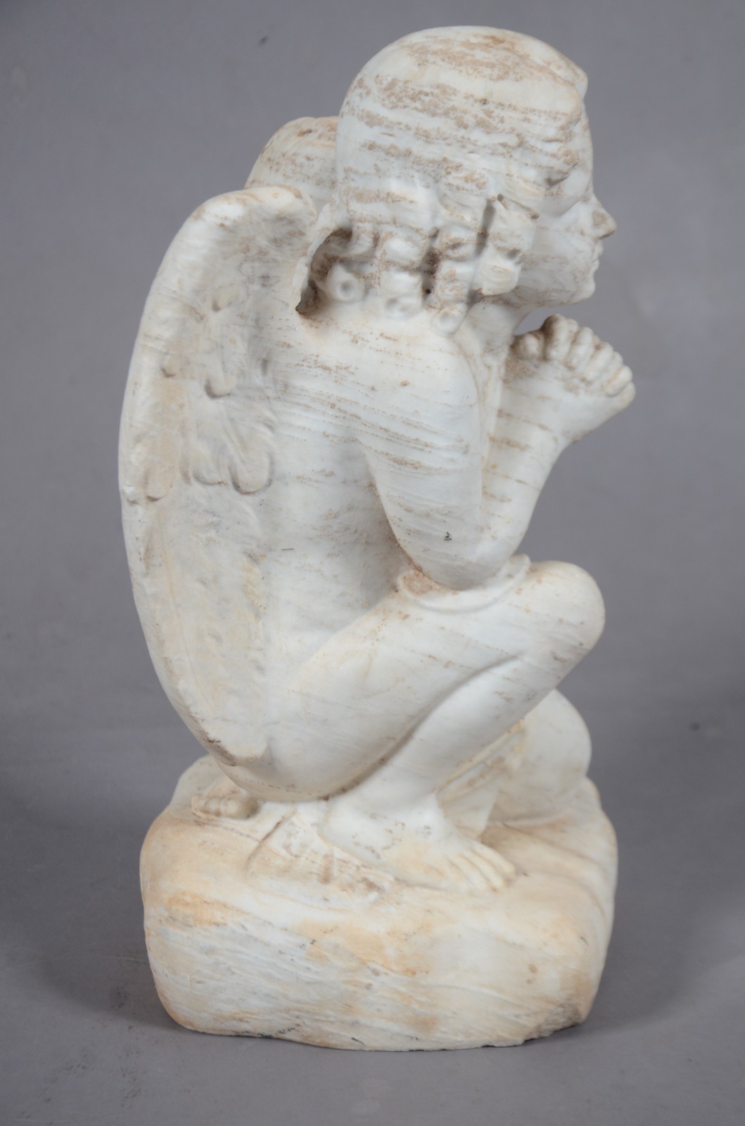 Escultura de mármore representando anjo. - foto 4 de 5