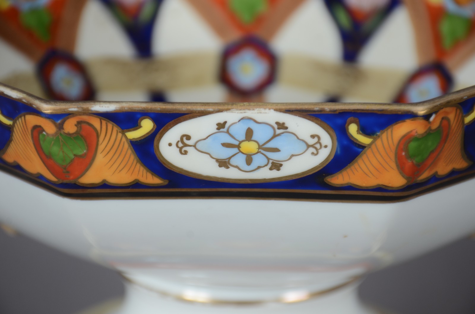 Fruteira com alças de porcelana japonesa Noritake, feitio oitavado... - foto 3 de 9