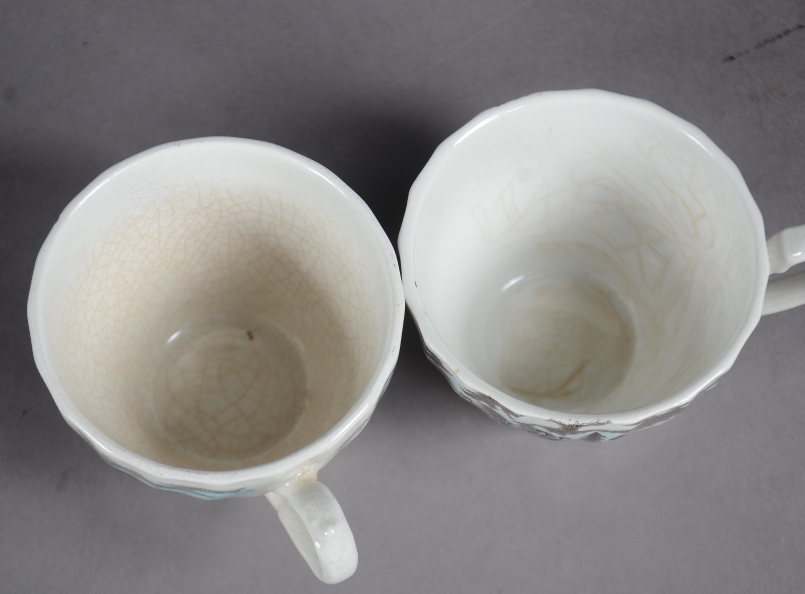Diversas peças, sendo: 9 xícaras de café com pires de faiança inglesa... - foto 9 de 9
