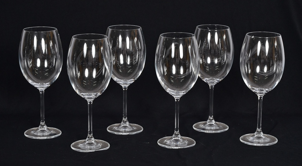 Seis calices de cristal para vinho feitio balloon.