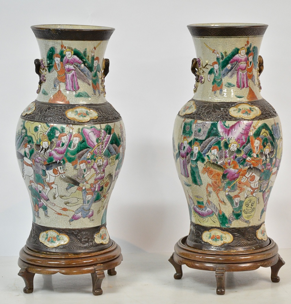 Par de vasos de porcelana japonesa Satzuma Imperial, bases de...