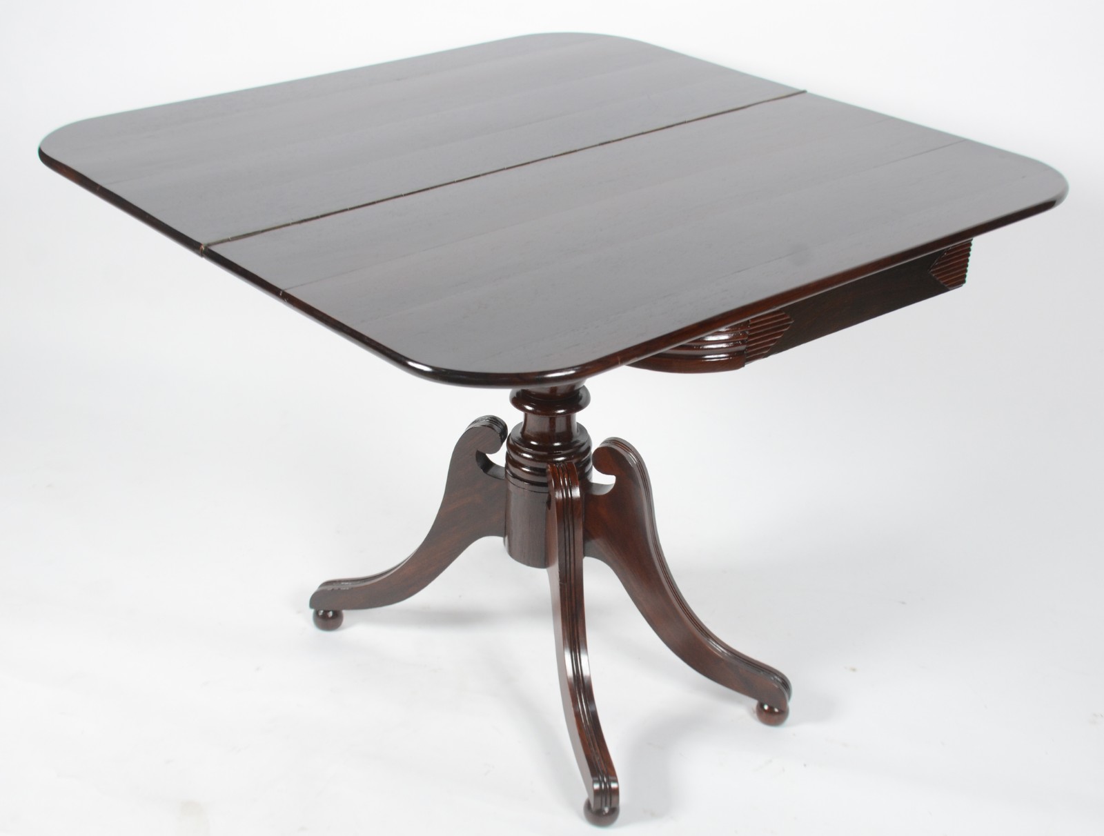 Mesa/console de jacarandá, tampo dobrável, saia com detalhes... - foto 2 de 10