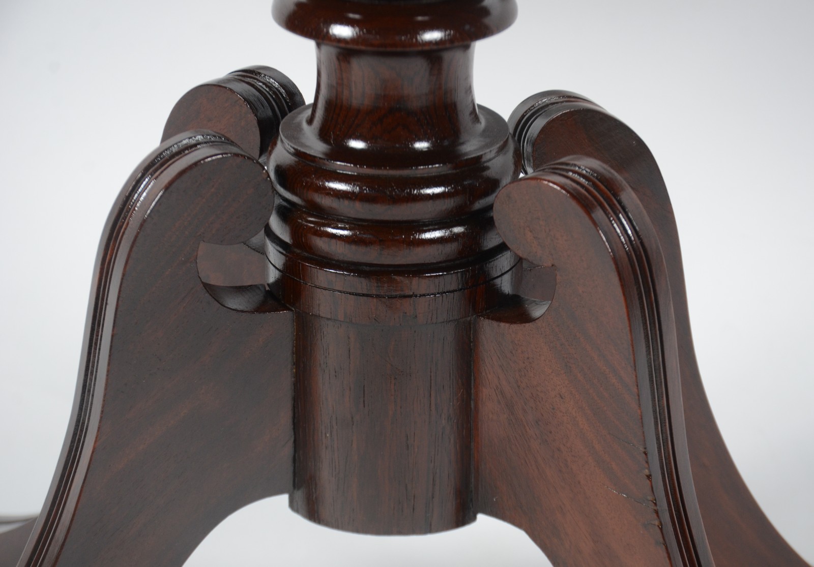Mesa/console de jacarandá, tampo dobrável, saia com detalhes... - foto 9 de 10
