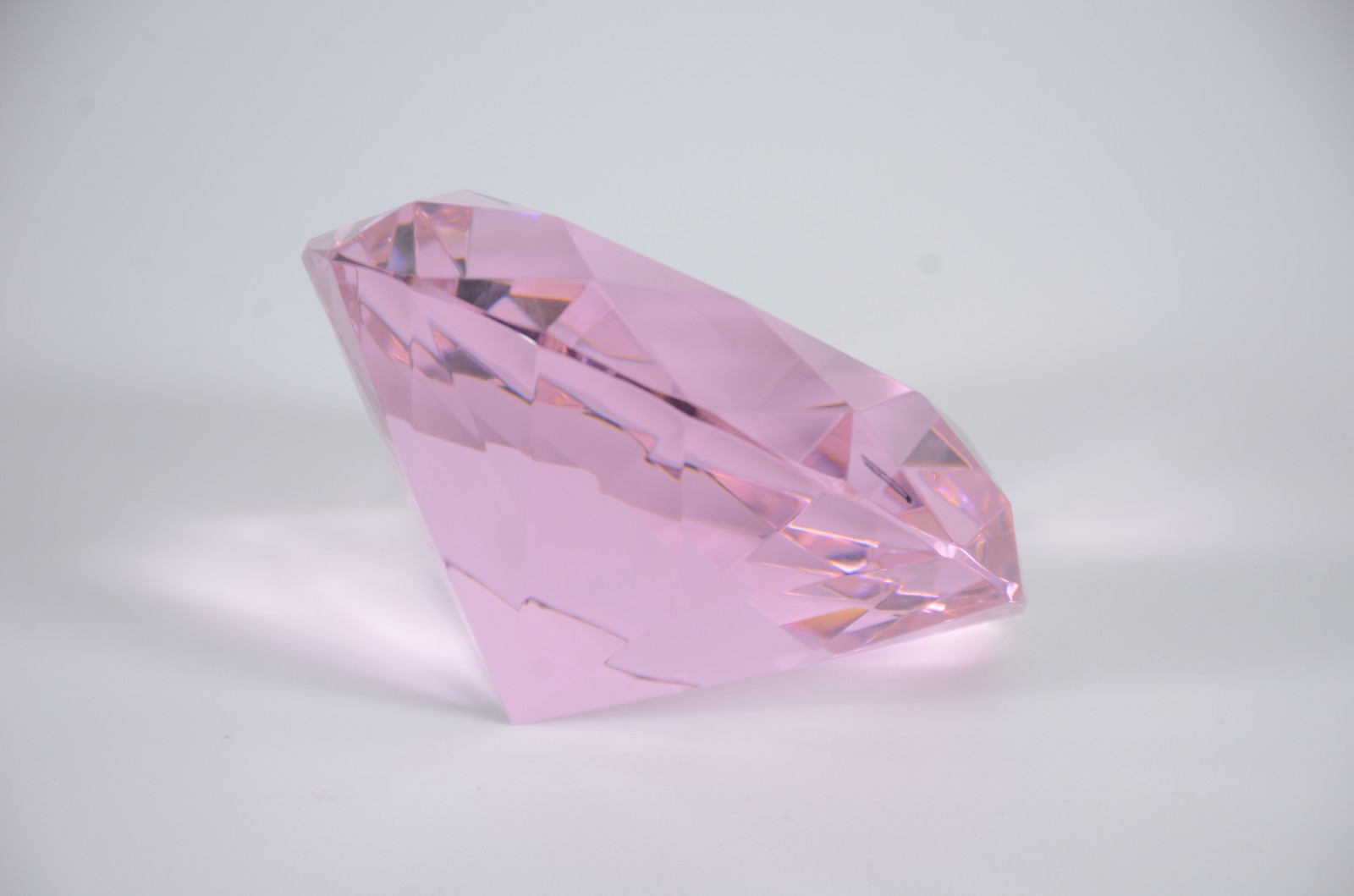 Enfeite de cristal na forma de "diamante rosa", no estojo. - foto 6 de 7