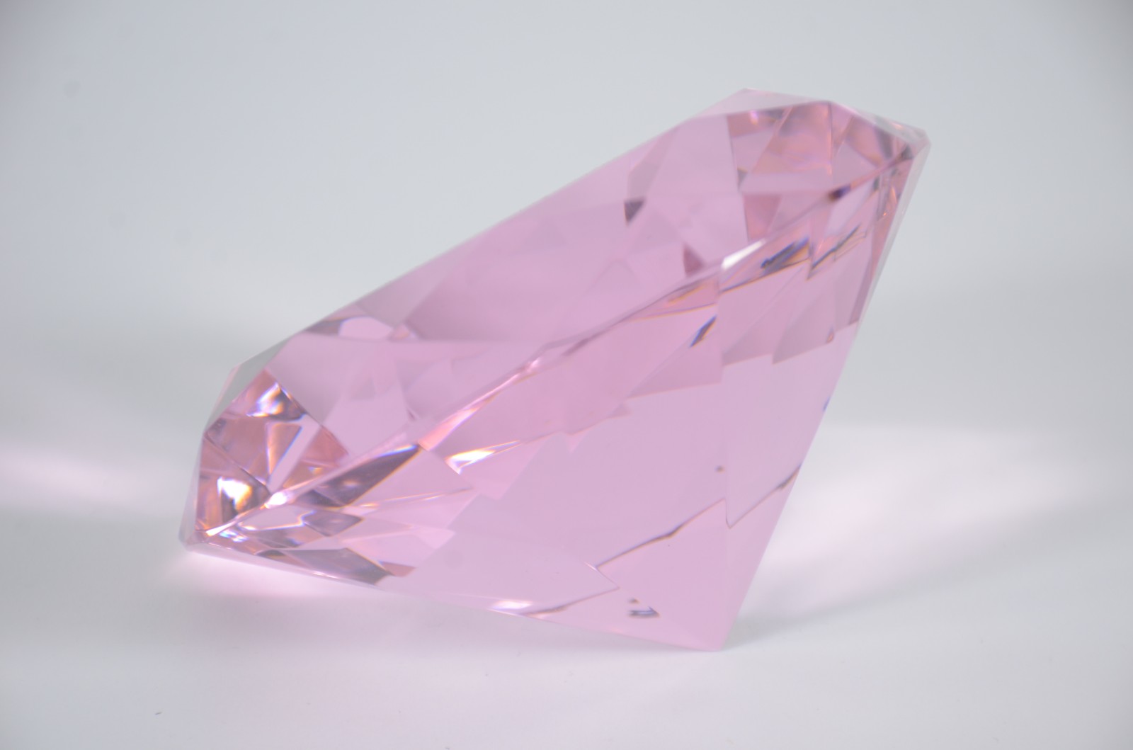 Enfeite de cristal na forma de "diamante rosa", no estojo. - foto 3 de 7