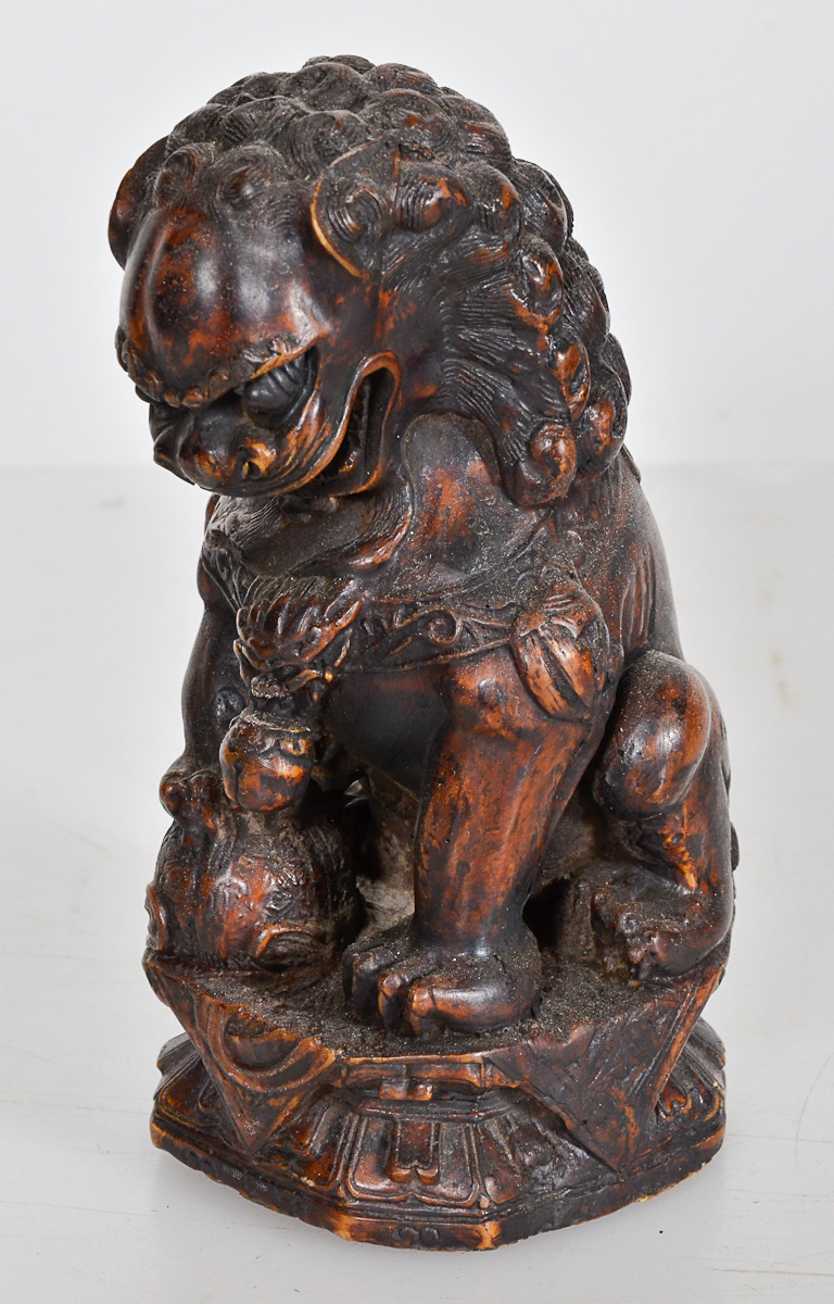 Cão de Fó de pedra dura oriental, alt.15 cm.