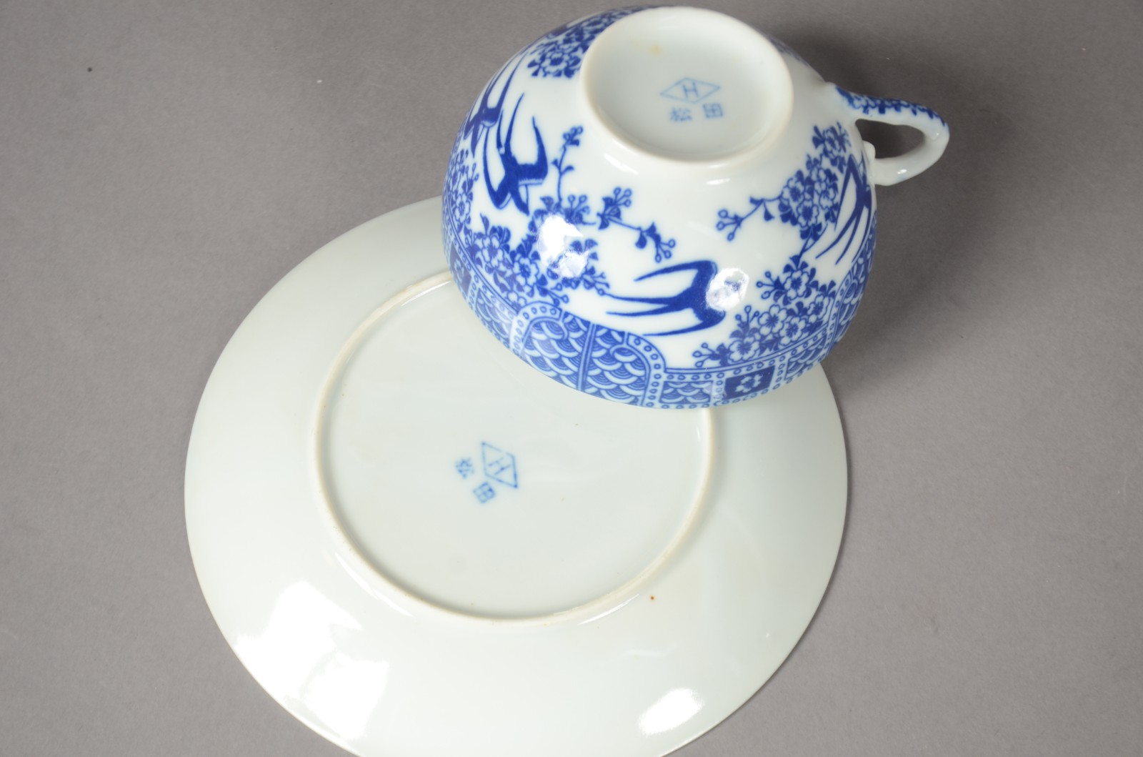 Conjunto com 4 xícaras de chá com pires de porcelana oriental "casca... - foto 5 de 6