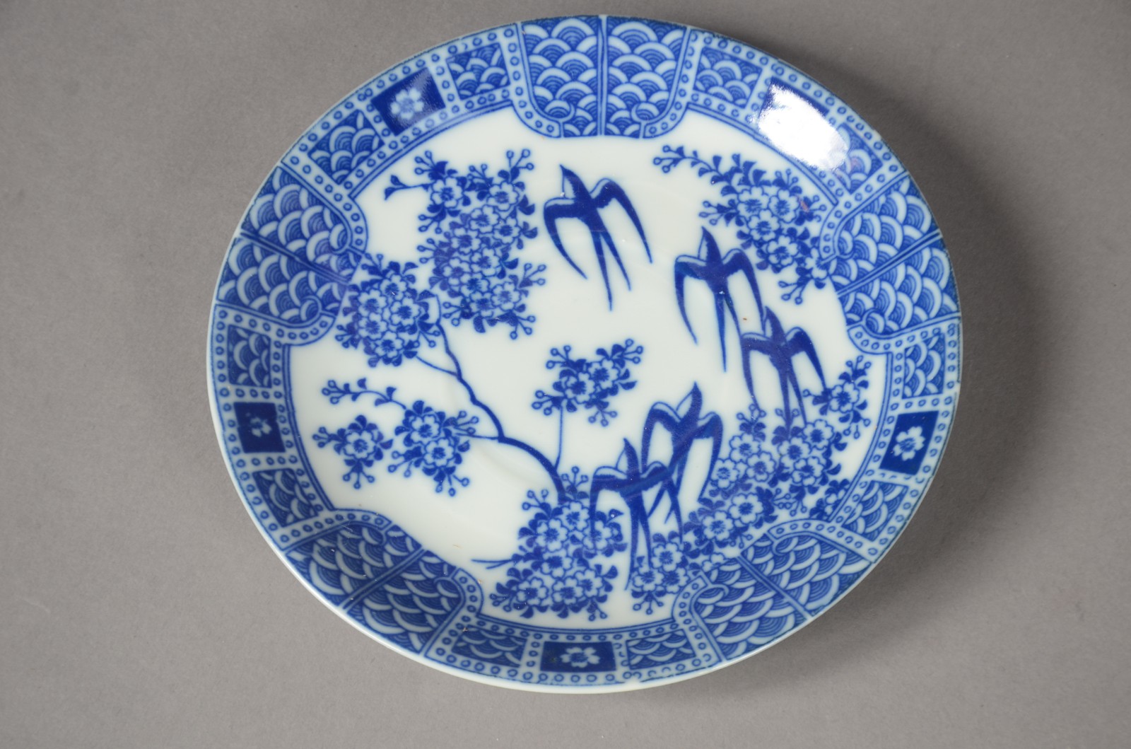 Conjunto com 4 xícaras de chá com pires de porcelana oriental "casca... - foto 2 de 6