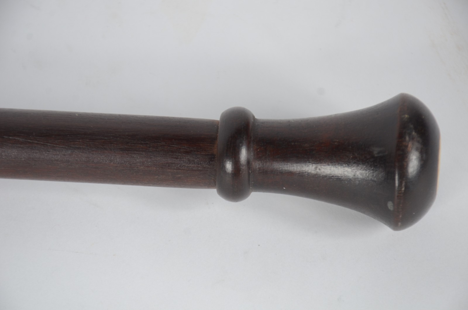 Bengala de madeira nobre, castão com detalhe em osso. - foto 3 de 4