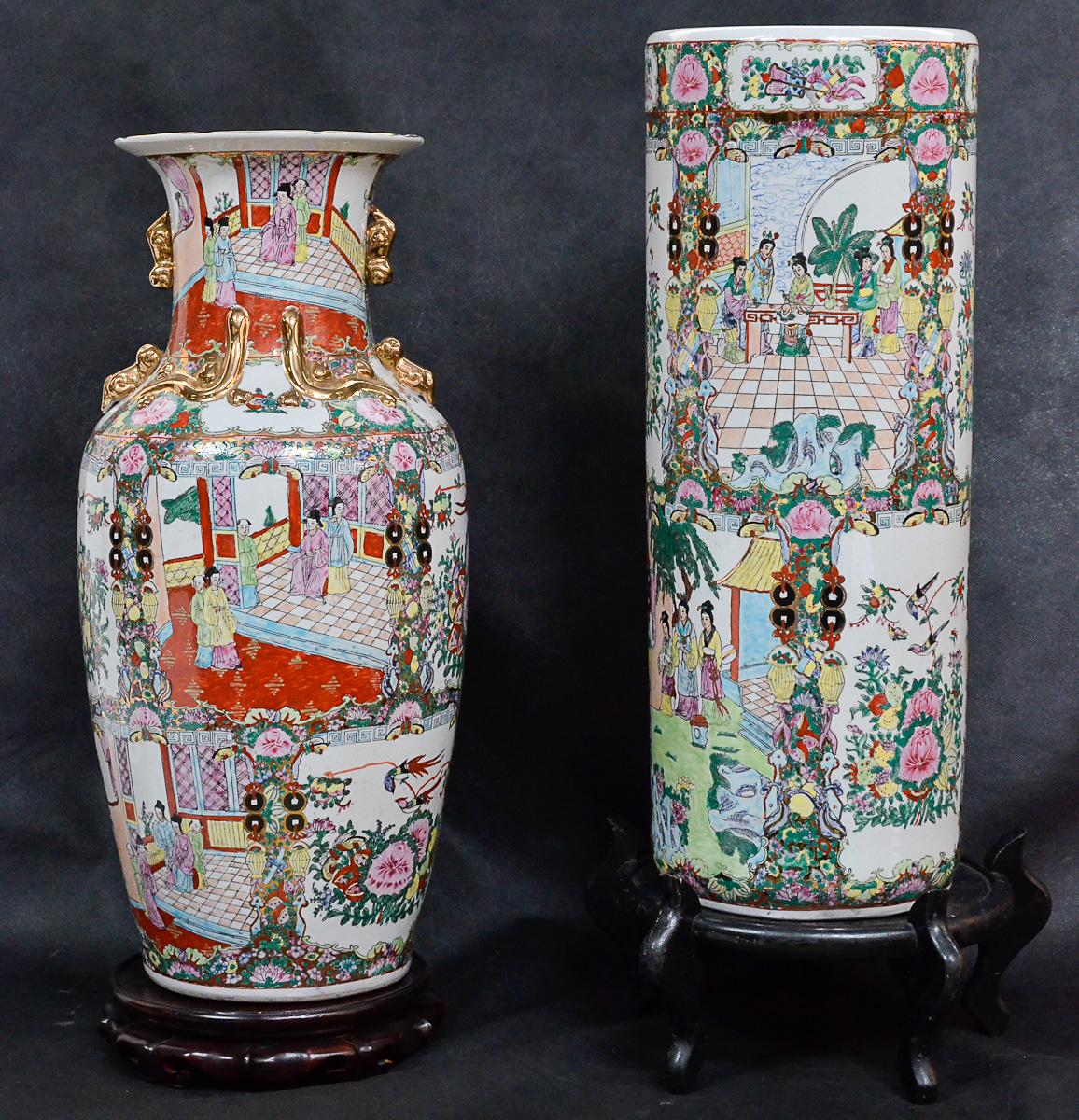 Duas peças de porcelana oriental policromada repres.vaso e...