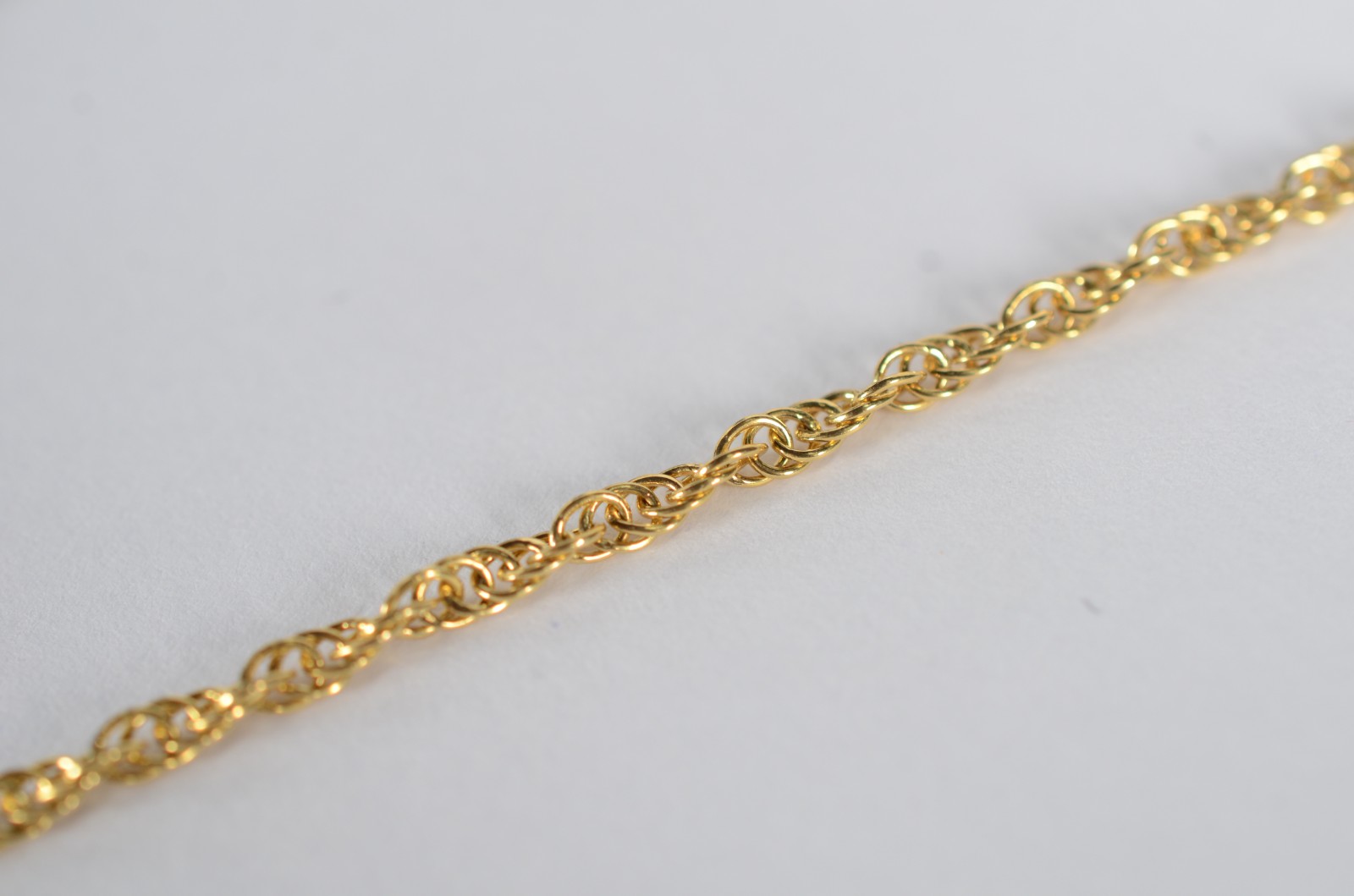 Colar de ouro 18 k., com pendente feitio coração, contraste 750. (Por... - foto 3 de 6