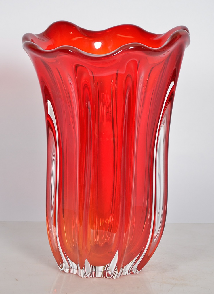 Vaso de murano na cor vermelha, alt. 33 cm.