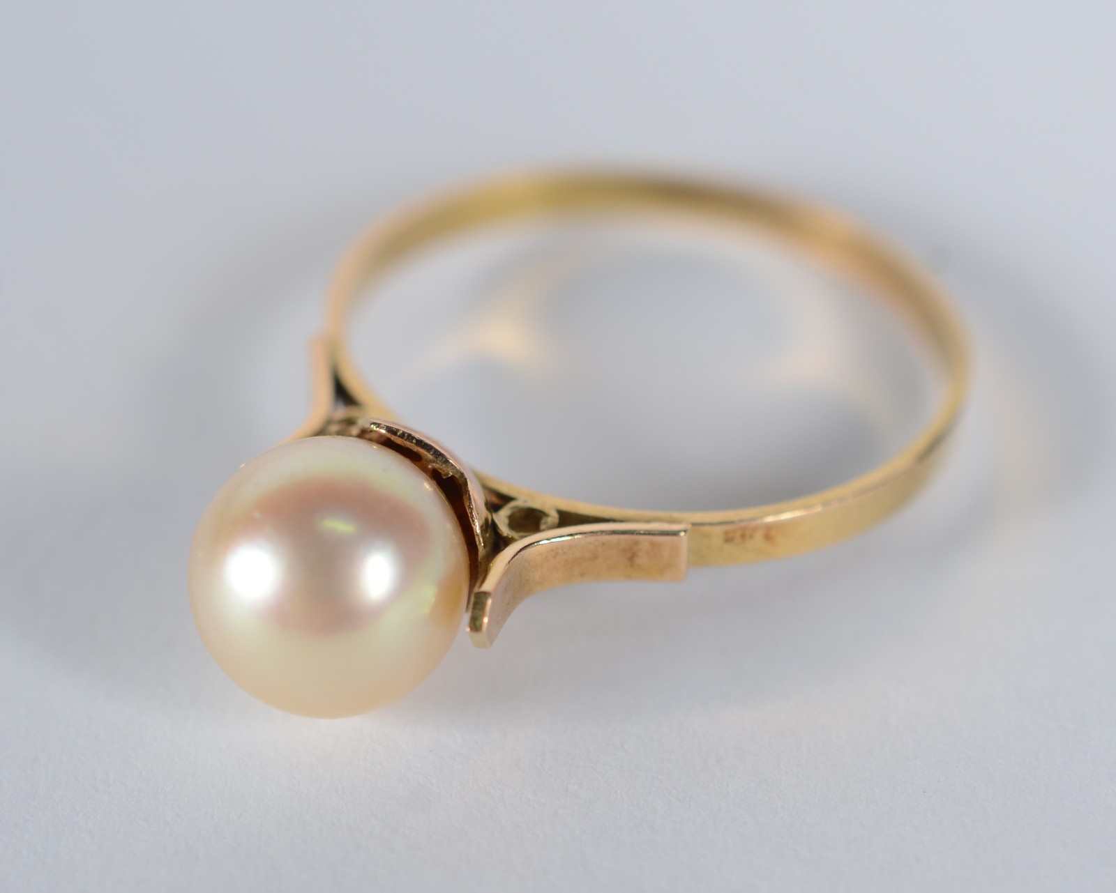 Anel de ouro 18 k., feitio com uma perola japonesa, aro 13. (Por... - foto 1 de 7
