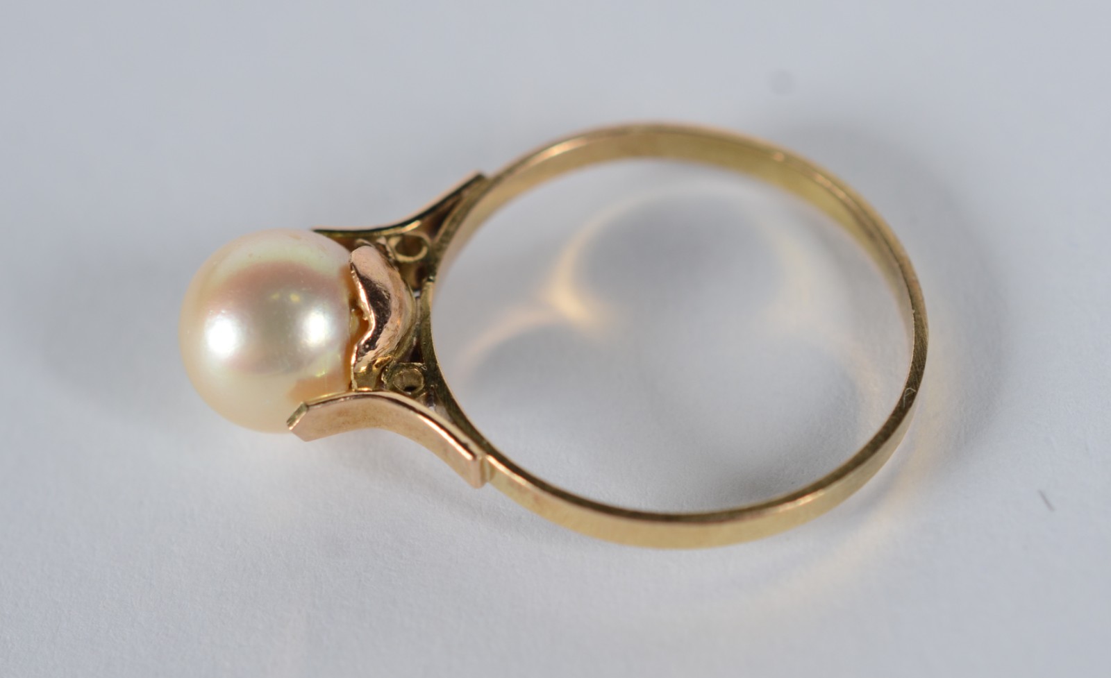 Anel de ouro 18 k., feitio com uma perola japonesa, aro 13. (Por... - foto 2 de 7