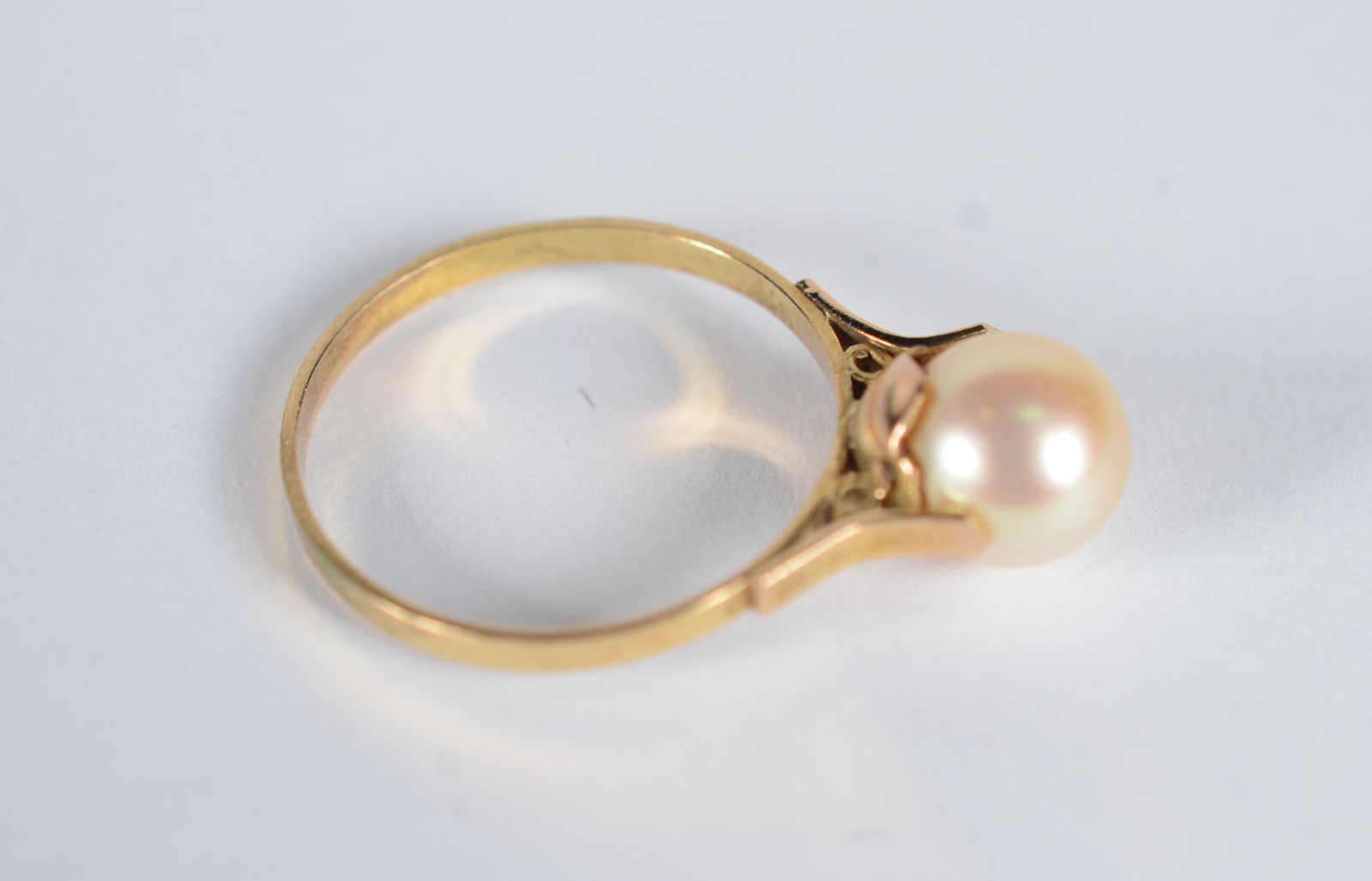 Anel de ouro 18 k., feitio com uma perola japonesa, aro 13. (Por... - foto 4 de 7