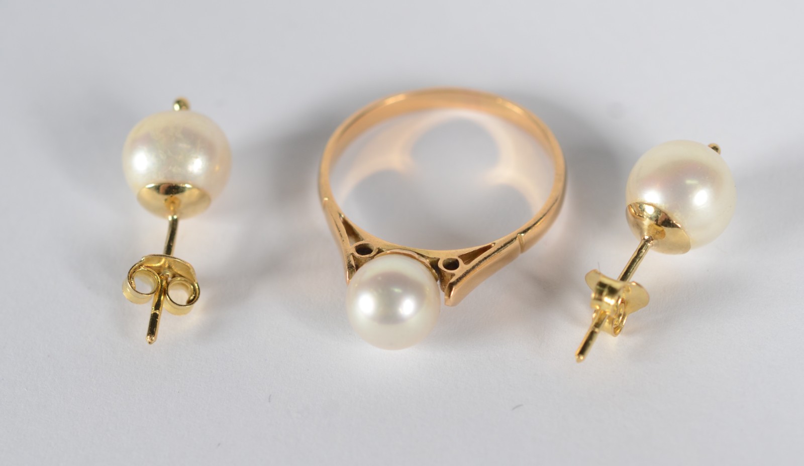 Conjunto de ouro 18 k., contraste 750 composto de par de brincos e... - foto 1 de 9