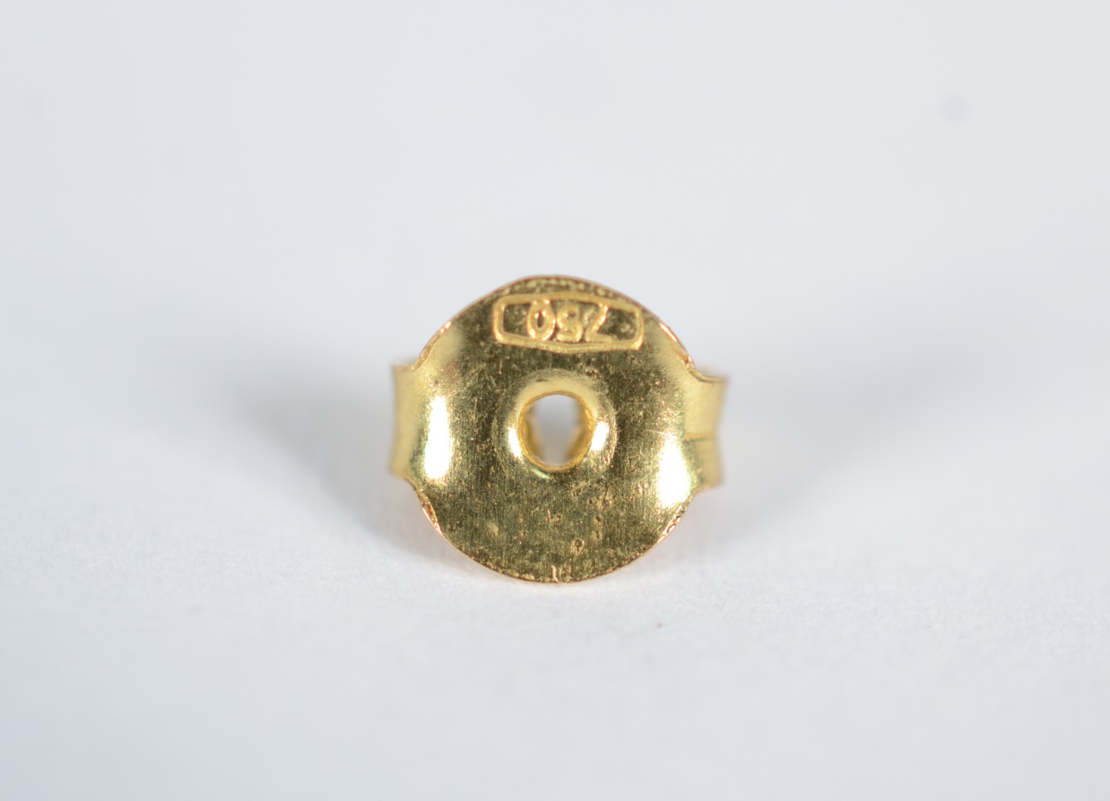 Conjunto de ouro 18 k., contraste 750 composto de par de brincos e... - foto 8 de 9