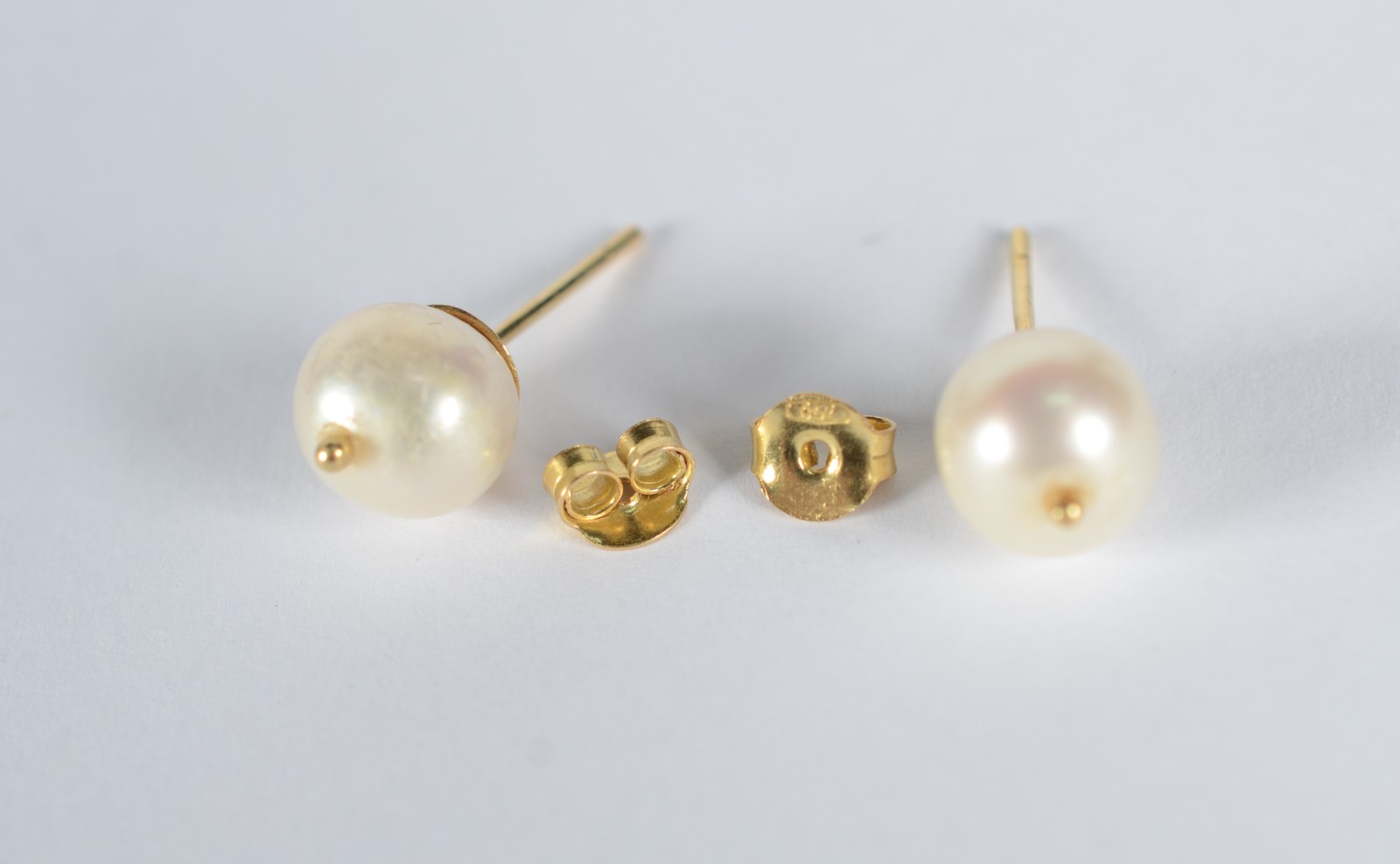 Conjunto de ouro 18 k., contraste 750 composto de par de brincos e... - foto 9 de 9