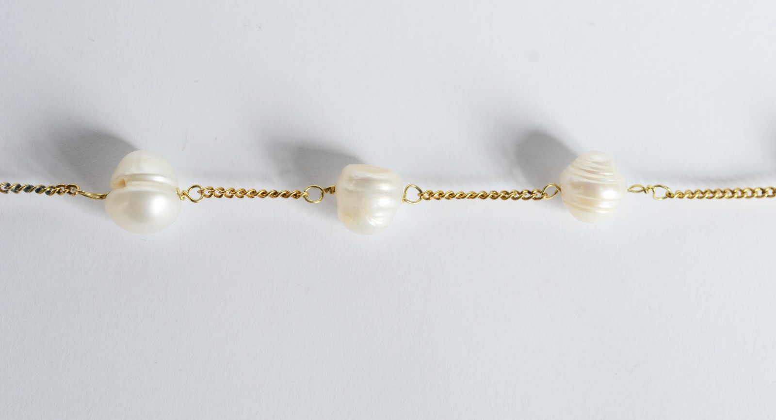Pulseira de ouro 18 k., com perolas intercaladas. (Por motivos de... - foto 1 de 9