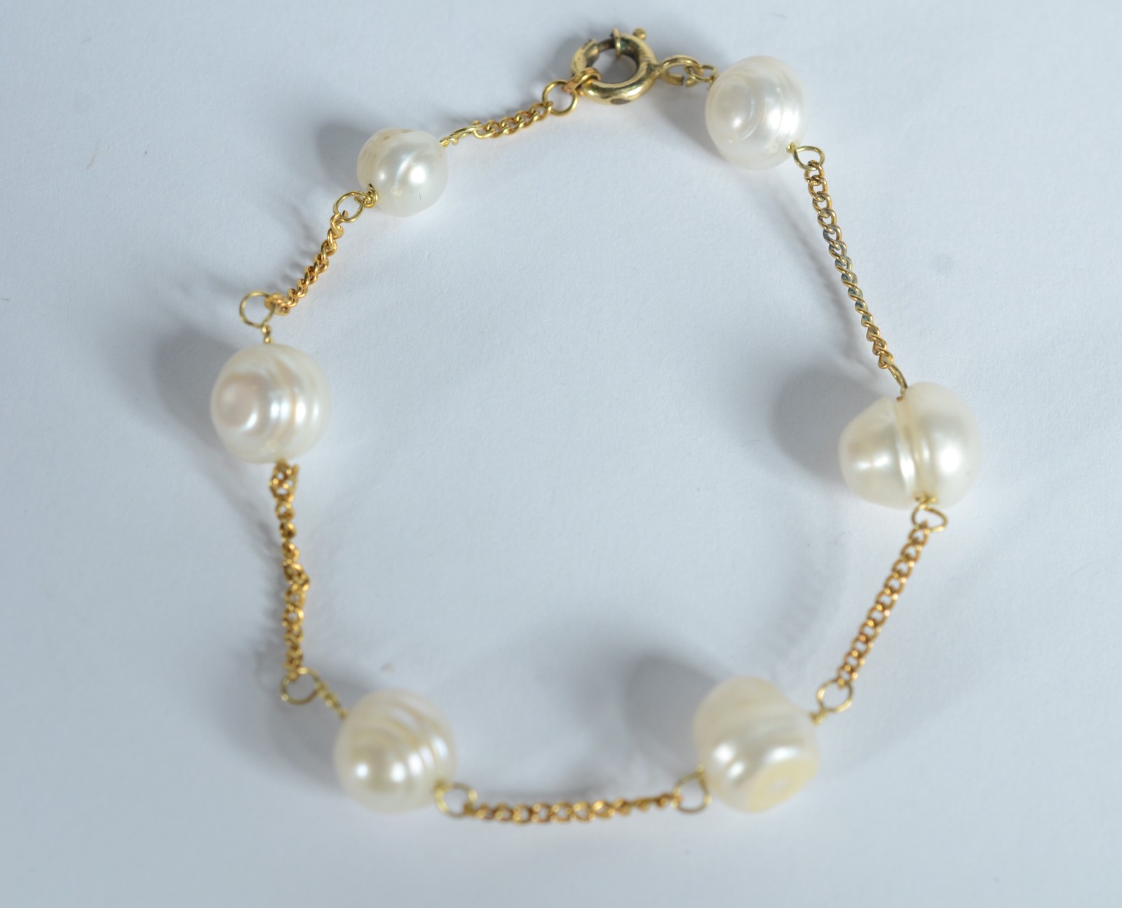 Pulseira de ouro 18 k., com perolas intercaladas. (Por motivos de... - foto 2 de 9