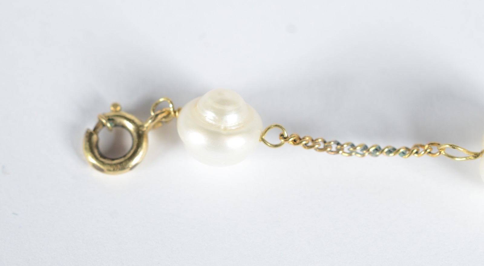Pulseira de ouro 18 k., com perolas intercaladas. (Por motivos de... - foto 4 de 9