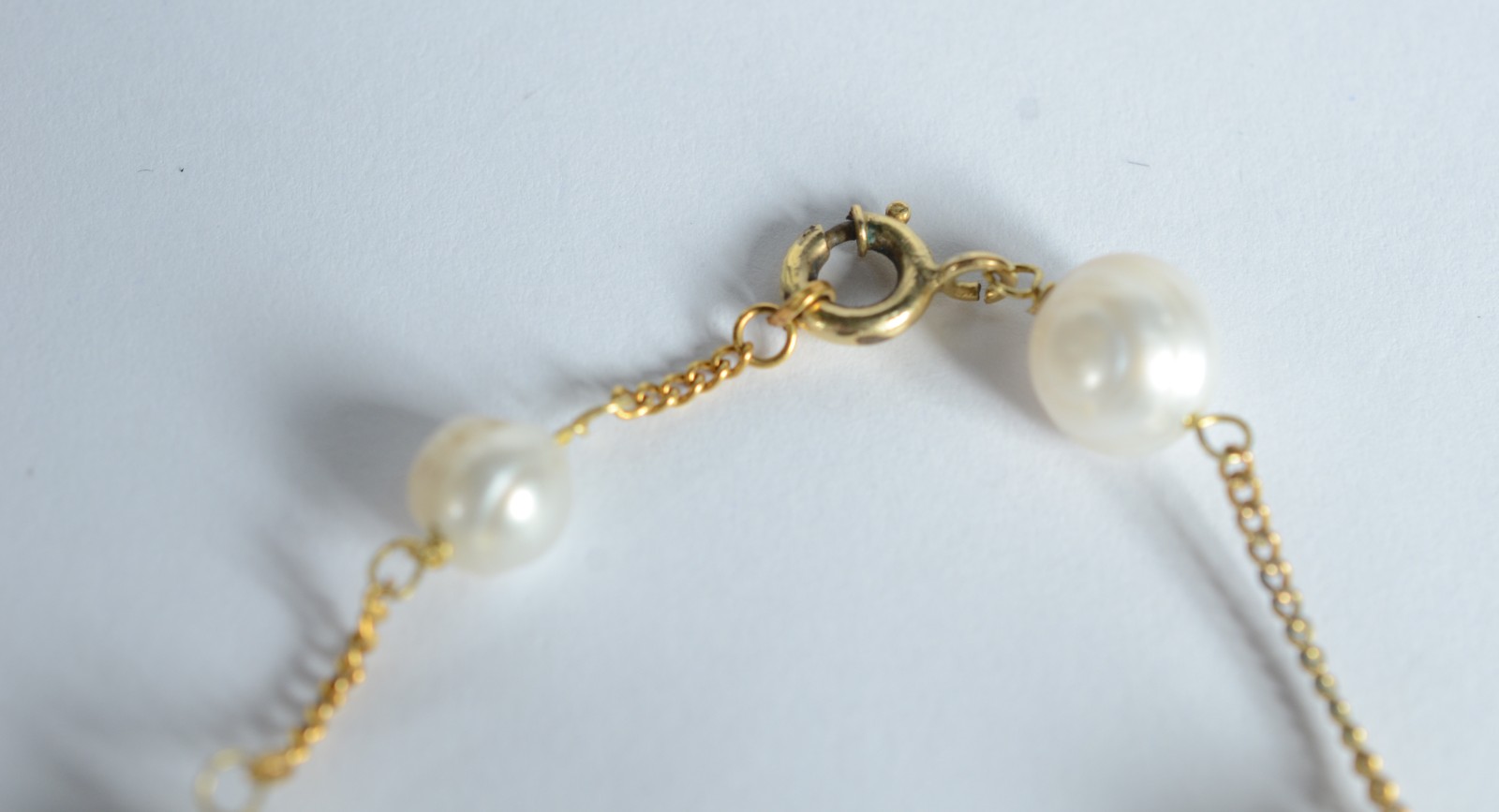 Pulseira de ouro 18 k., com perolas intercaladas. (Por motivos de... - foto 6 de 9