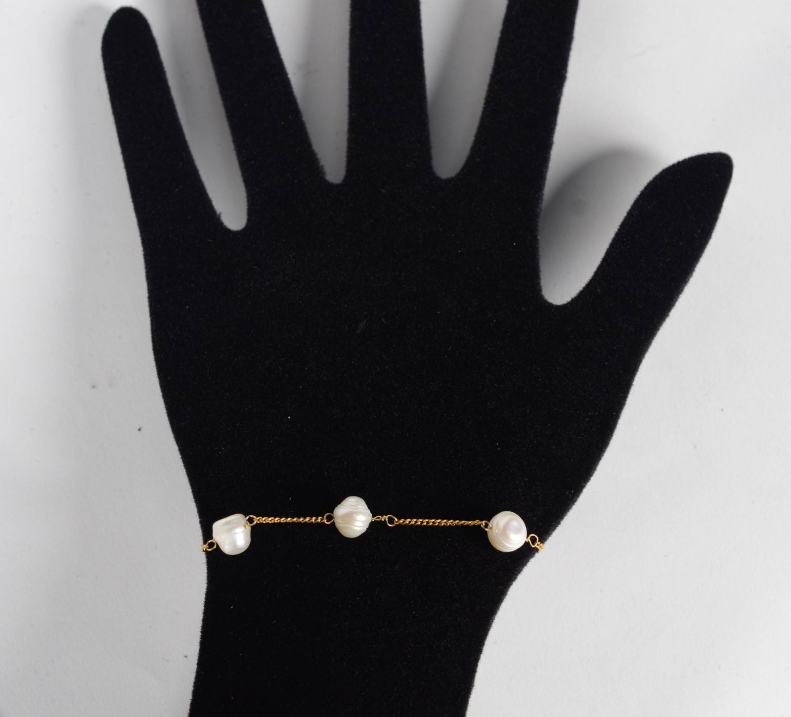 Pulseira de ouro 18 k., com perolas intercaladas. (Por motivos de... - foto 8 de 9