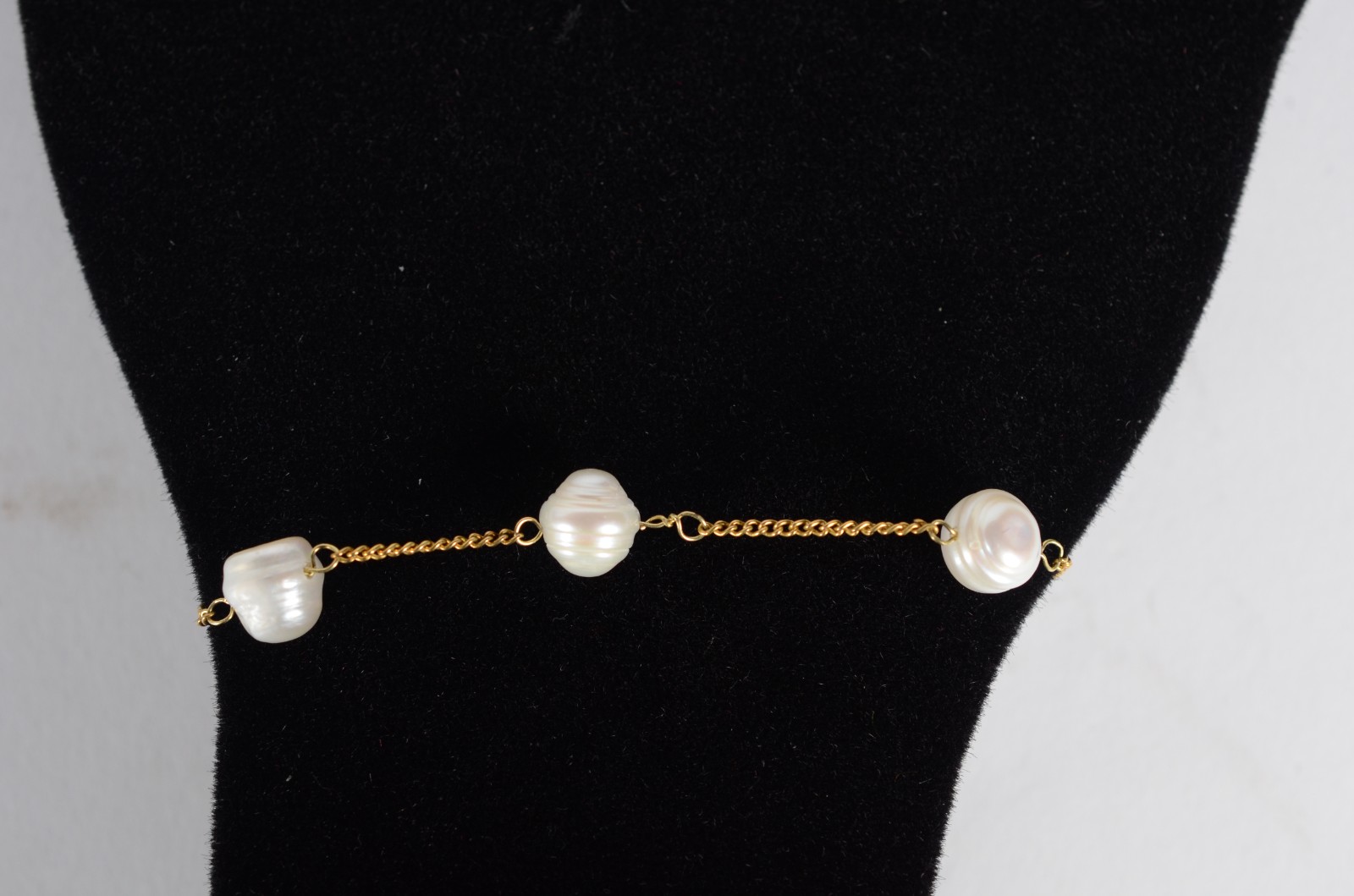 Pulseira de ouro 18 k., com perolas intercaladas. (Por motivos de... - foto 9 de 9