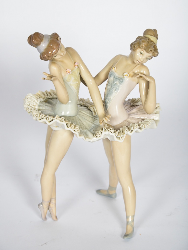 LLADRO - Duas estatuetas de porcelana espanhola repres.bailarinas...
