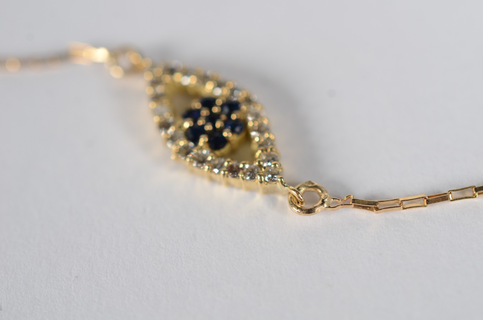 Colar com pendente de ouro 18 k., contraste 750. (Por motivos de... - foto 1 de 8